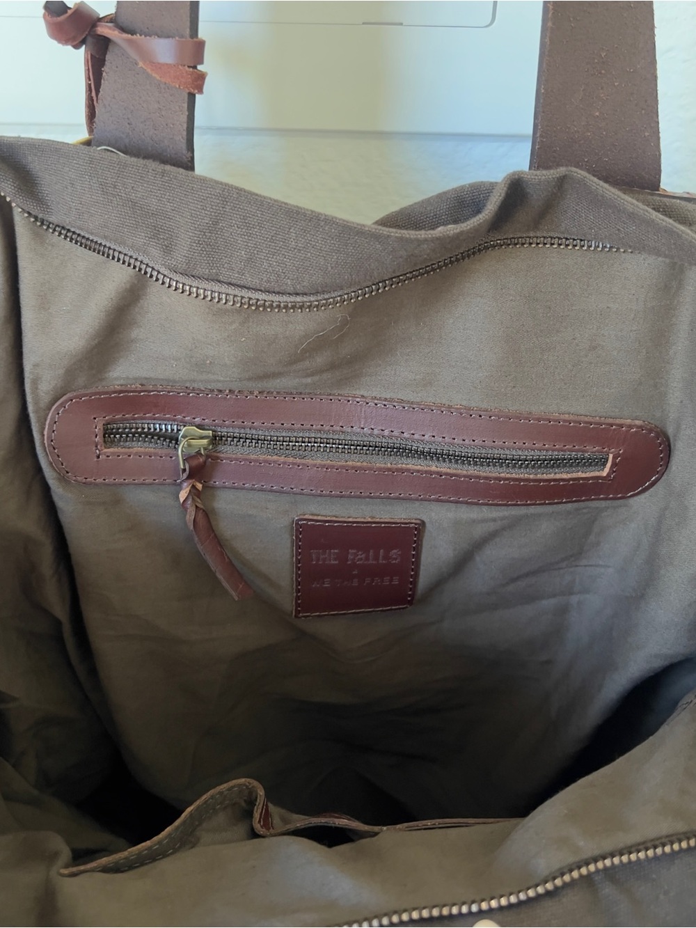 Free People The Falls x We The Free Long Weekend Bag in Olive Green NWT - Picture 7 of 8